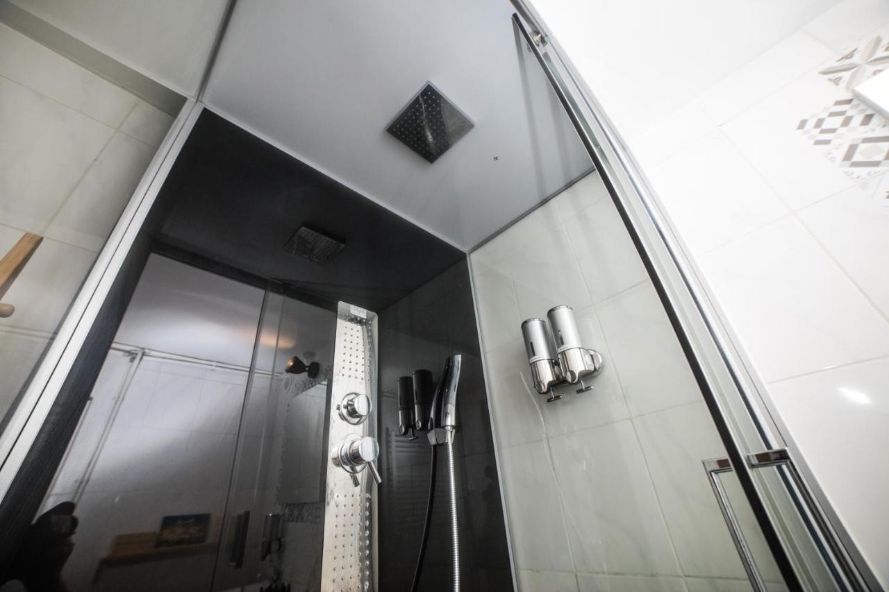 City Centre Hidden Gem! Apartment For Up To 3 People Bryssel Exteriör bild