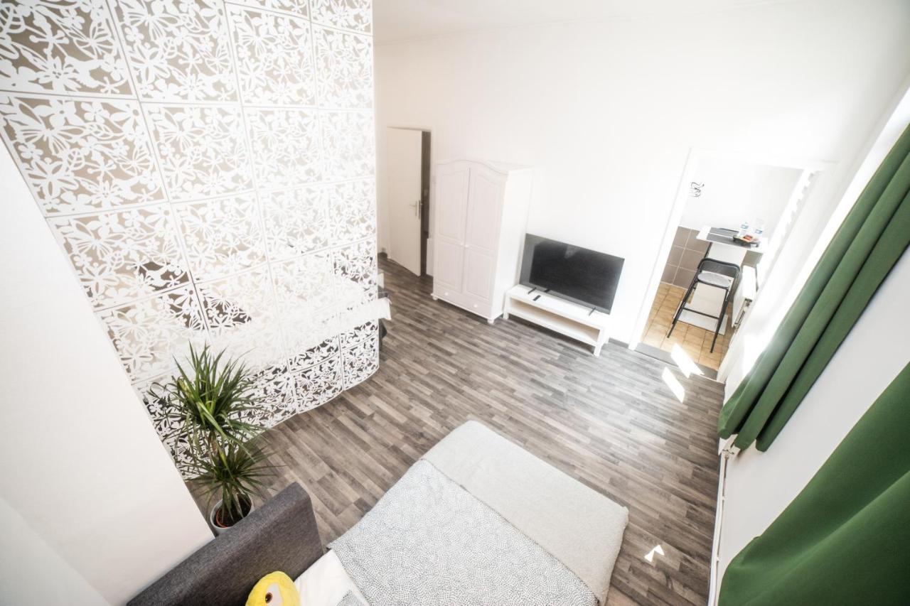 City Centre Hidden Gem! Apartment For Up To 3 People Bryssel Exteriör bild